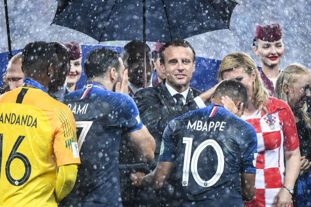 会与卡拉格 会与卡拉格